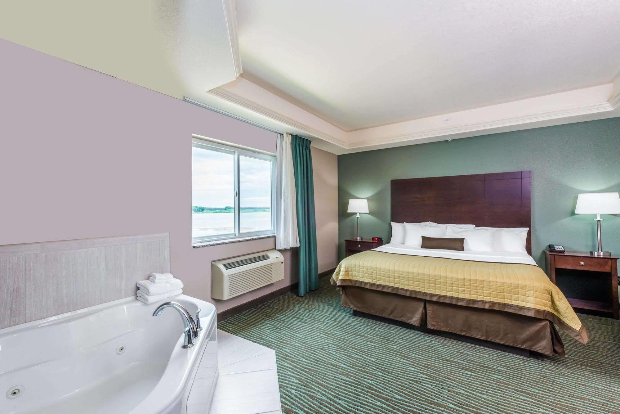 Baymont By Wyndham Bellevue Hotel Exterior photo